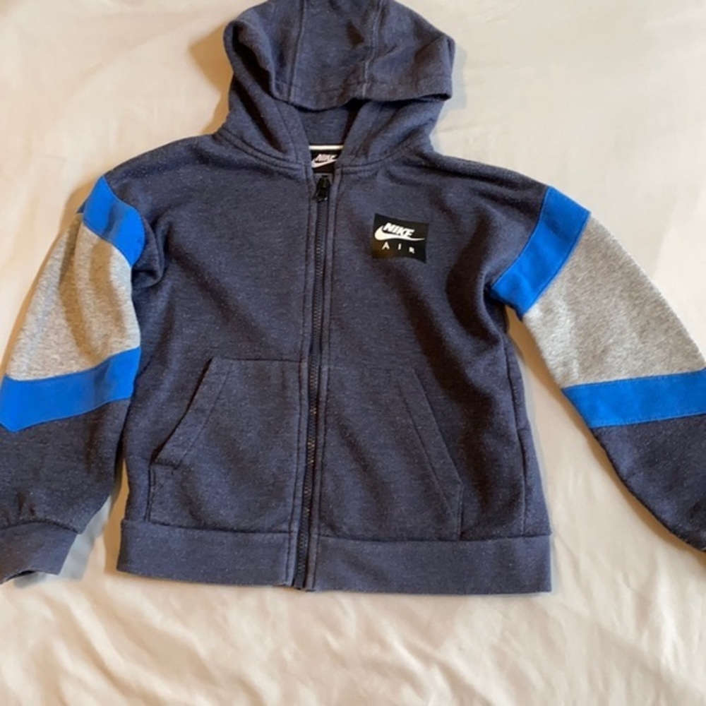NIKE zip-up hoodie